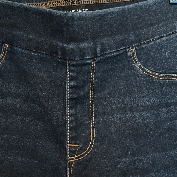 Beautiful NINE WEST pull on jeans - Picture 3 of 9